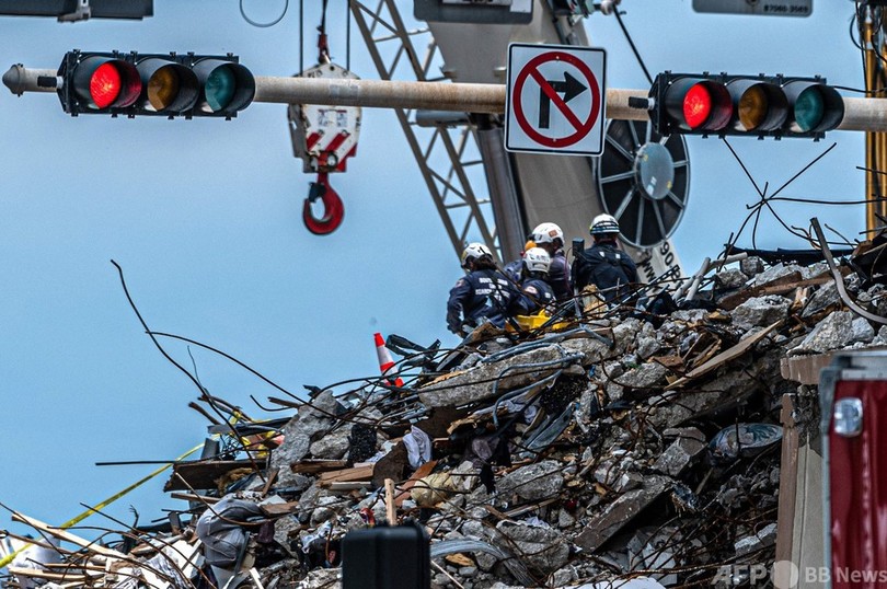 フロリダ集合住宅崩落、死者22人に