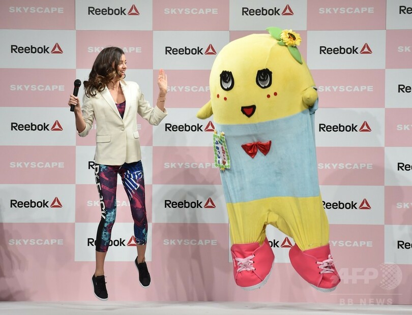 ミランダ・カーとふなっしーが初対面、リーボック スカイスケープ ファッションショー