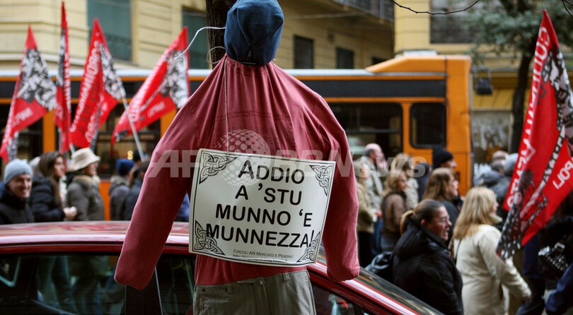 ナポリの未回収のゴミ問題で抗議行動が激化