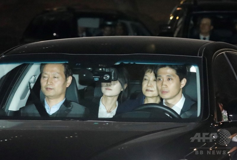 朴槿恵容疑者が拘置所へ、韓国大統領から「収容者503番」に 朴槿恵容疑者が拘置所へ、韓国大統領から「収容者503番」に