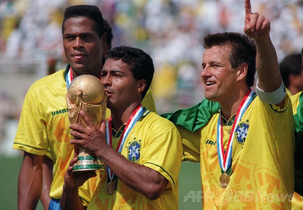 ロマーリオがブラジルを優勝に導く 1994年w杯米国大会 写真2枚 国際ニュース Afpbb News