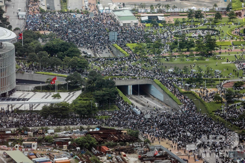 香港 大規模デモで中心部がまひ 逃亡犯条例 改正案に抗議 写真9枚 国際ニュース Afpbb News