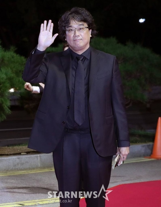 ポン・ジュノ監督、次回作はロバート・パティンソン主演のSF映画 KOREA WAVE 写真枚 国際ニュース:AFPBB News