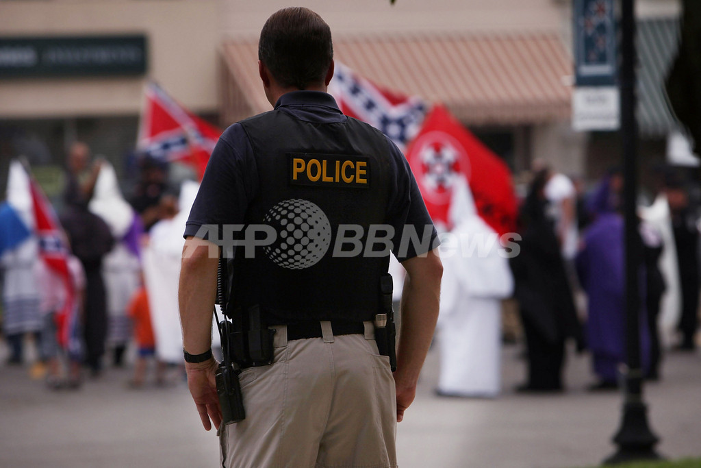 米国で極右組織が急増、09年は前年比3倍 米国で極右組織が急増、09年は前年比3倍