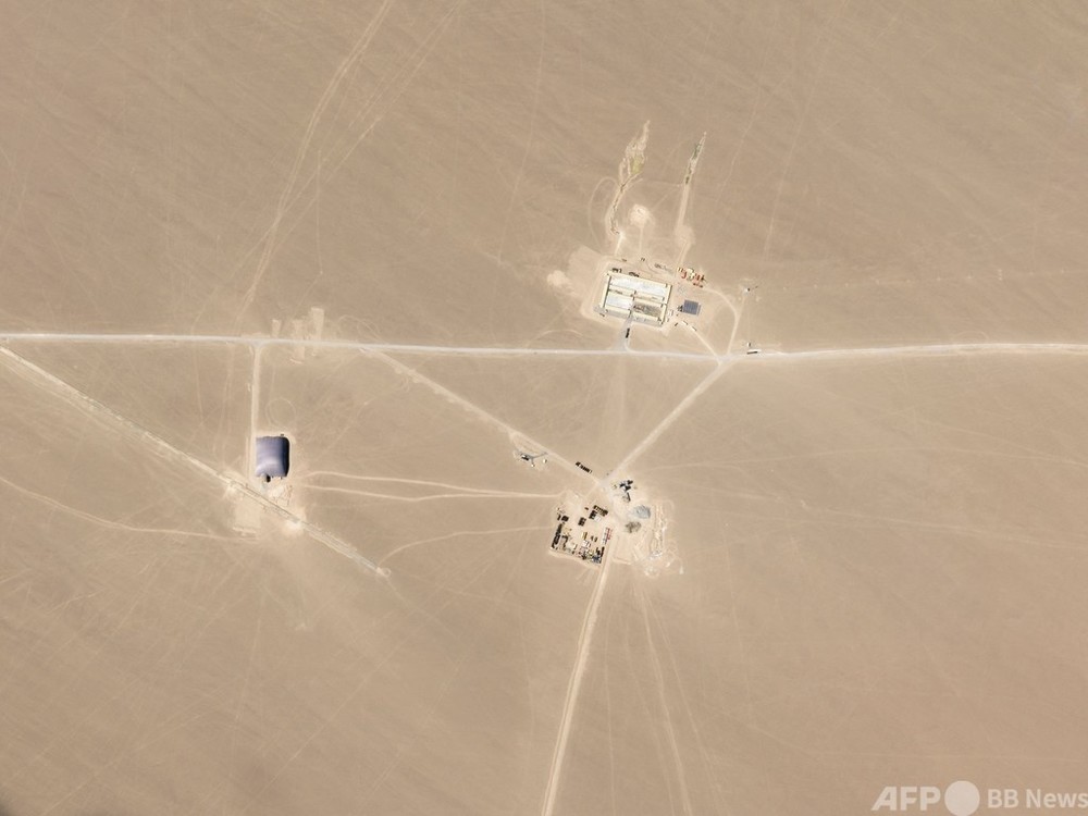 中国、砂漠でミサイル格納庫建設中か 衛星写真