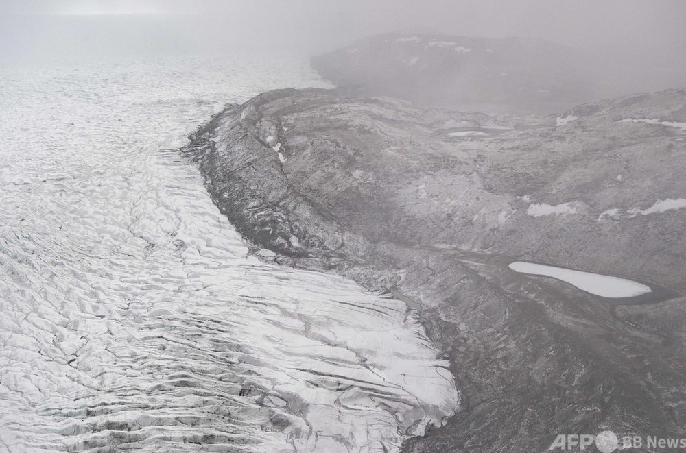 グリーンランド氷床、熱波で「大規模融解」
