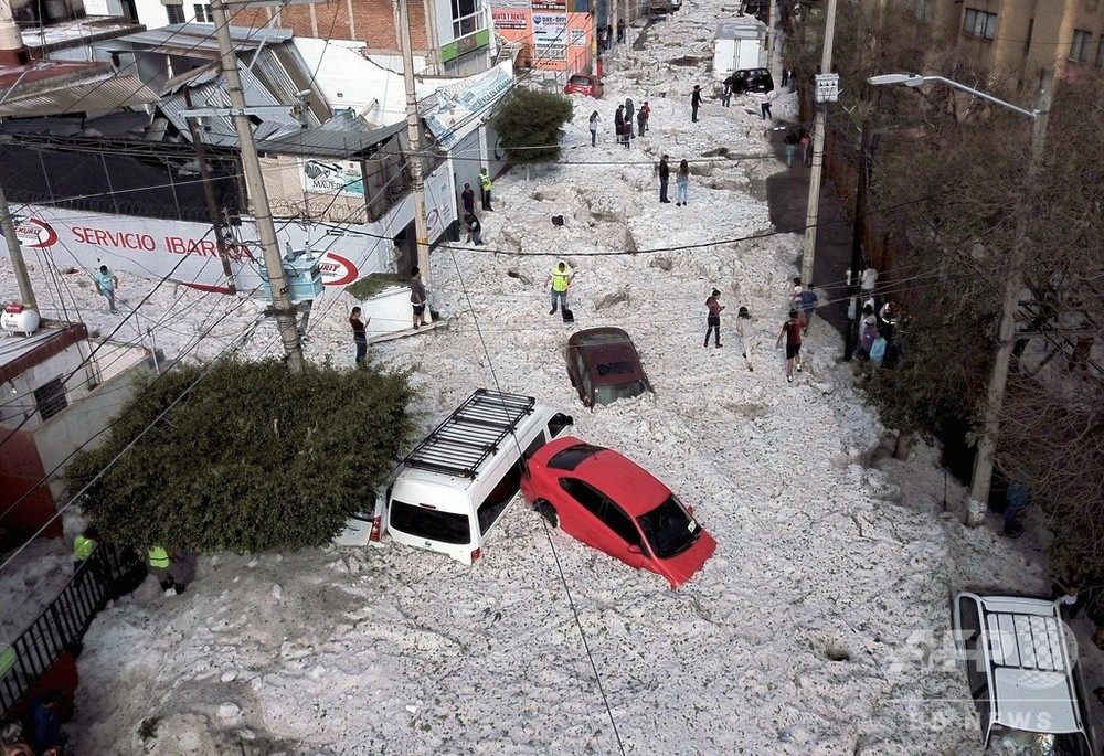国際ニュース：AFPBB Newsメキシコの大都市で大量のひょう 最高で2m、押し流された車も