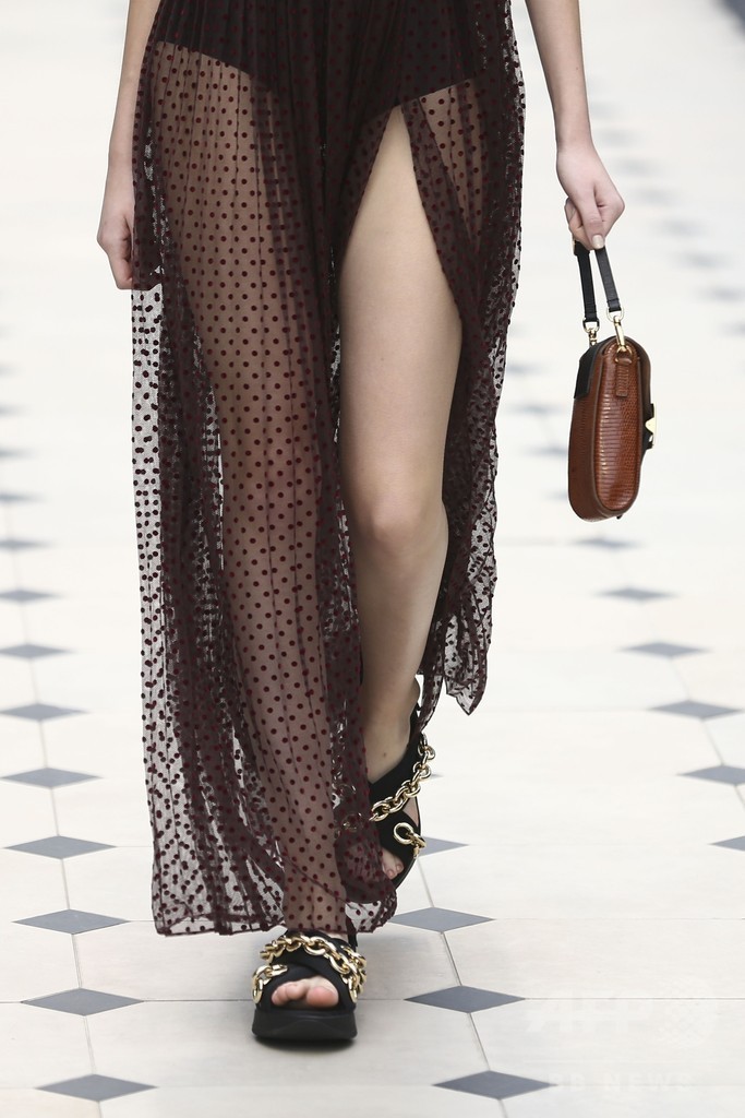 「バーバリー プローサム」16年春夏コレクション