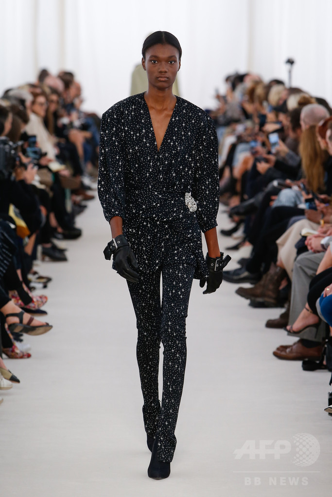 「バレンシアガ」17年春夏