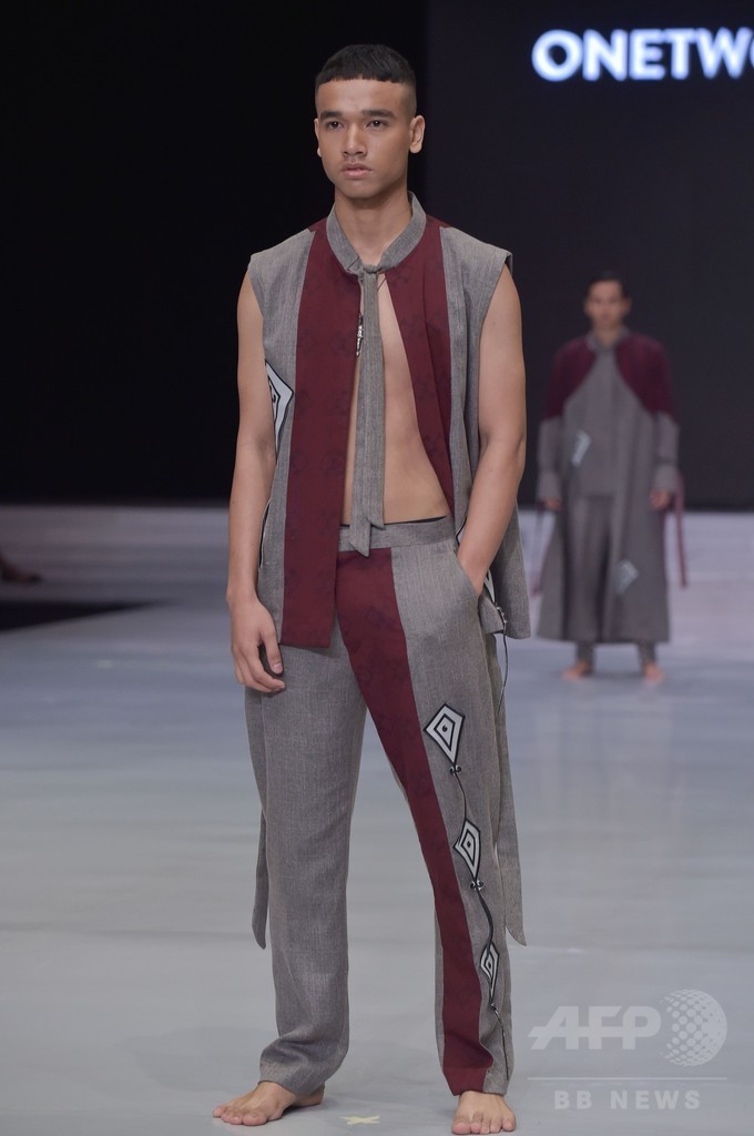 インドネシアでファッションショー、地元デザイナーらが新作発表