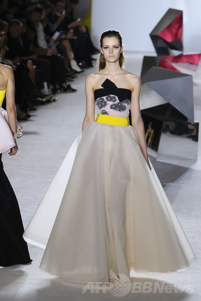＜14年春夏パリ・オートクチュール＞ジャンバティスタ・ヴァリ