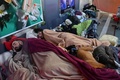 仏リヨンの路上で眠るホームレスの人々（2020年3月20日撮影）。(c)PHILIPPE DESMAZES / AFP