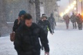 米ニューヨーク・マンハッタンで、大雪の中を歩く人々（2015年1月26日撮影）。(c)AFP/Getty Images/Spencer Platt
