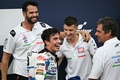 ロードレース世界選手権、第13戦サンマリノGP、MotoGPクラス決勝。チームスタッフと優勝を喜ぶグレシーニのマルク・マルケス（2024年9月8日撮影）。(c)Gabriel BOUYS / AFP