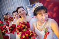 新婦たちの笑顔（2019年1月13日撮影）。(c)CNS/韋亮