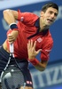全米オープンテニス、男子シングルス2回戦。サーブを打つノバク・ジョコビッチ（2015年9月2日撮影）。(c)AFP/DON EMMERT