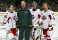 写真は、バッファロー・セイバーズ（%%Buffalo Sabres%%）に所属する（左から順に）ダニエル・ブリエール（%%Daniel Briere%%）、リンディ・ラフ（%%Lindy Ruff%%）監督、ゴーリーのライアン・ミラー（%%Ryan Miller%%）、ブライアン・キャンベル（%%Brian Campbell%%）。(c)AFP/Getty Images Dave Sandford