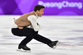 平昌冬季五輪、フィギュアスケート団体戦、男子シングル・ショートプログラム（SP）の演技に臨むアレクセイ・ビシェンコ（2018年2月9日撮影）。(c)AFP PHOTO / Mladen ANTONOV