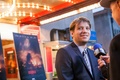 米ワシントンD.C.（Washington, DC）の映画館AMCアップタウン（AMC Uptown）で開かれたハリウッド映画『GODZILLA』の特別上映会に出席したギャレス・エドワーズ（Gareth Edwards）監督（2014年5月14日撮影）。(c)AFP/Getty Images/Teresa Kroeger