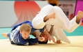 柔道、グランドスラム東京大会（Grand Slam Tokyo 2011）は11日、最終日の男女5階級が行われ、日本勢は3階級で優勝した。

男子100キロ級決勝で韓国の黄禧太（Hwang Hee-Tae、ファン・ヒーテ、右）と対戦するロシアのセルゲイ・サモイロビッチ（Sergei Samoilovich、2011年12月11日撮影）。(c)AFP/Toru YAMANAKA