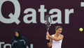 女子テニス、カタール・トータル・オープン（Qatar Total Open 2013）は13日、ドーハ（Doha）でシングルス2回戦が行われ、大会第6シードのサラ・エラーニ（Sara Errani、イタリア）は6-4、6-0でハンガリーのティメア・バボス（Timea Babos）に勝利し、3回戦進出を決めた。

リターンを打つサラ・エラーニ（2013年2月13日撮影）。(c)AFP/AL-WATAN DOHA/KARIM JAAFAR