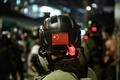 香港の元朗区で、民主派のデモ隊と退治する機動隊のヘルメットに付けられた中国国旗（2019年10月21日撮影）。(c)Ed JONES / AFP
