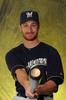米大リーグのミルウォーキー・ブルワーズ（Milwaukee Brewers）が17日、キャンプ地の米アリゾナ（Alizona）州メリーベル（Maryvale）でメディア向けのフォトデーを開催した。

ポーズをとるジョナサン・ルクロイ（Jonathan Lucroy、2013年2月17日撮影）。(c)AFP/Getty Images/Rich Pilling