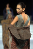 インドネシア・バリ島で発表されたIka Mardianaの新作（2008年8月27日撮影）。(c)AFP/Sonny
TUMBELAKA