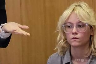 路上で「反プーチン歌」演奏したバンドに拘禁刑 ロシア