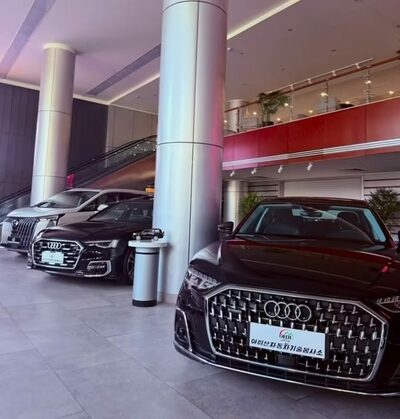 北朝鮮の自動車展示場にBMWやアウディがずらり…高級外車は誰のものか