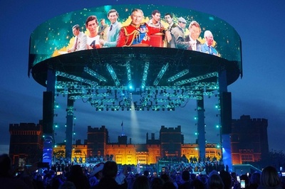 戴冠式の祝賀コンサート ケイティ・ペリーさんらスター出演