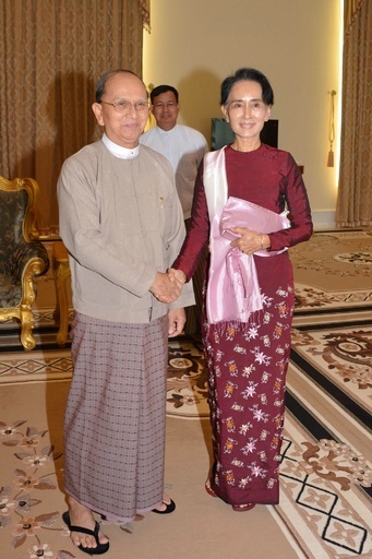 スー・チー氏、大統領と会談 政権移行へ協議開始