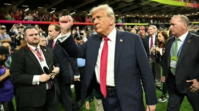 動画:トランプ氏がスーパーボウル観戦 現職米大統領として初