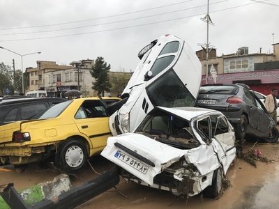イラン各地で大規模洪水、19人死亡 正月休みの行楽客ら犠牲に