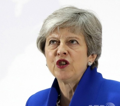 英首相、再国民投票の是非めぐり採決実施の方針 EU離脱案承認目指す