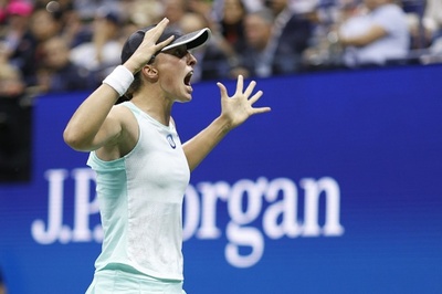 シフィオンテク、初の全米OP4強入り ペグラにストレート勝ち