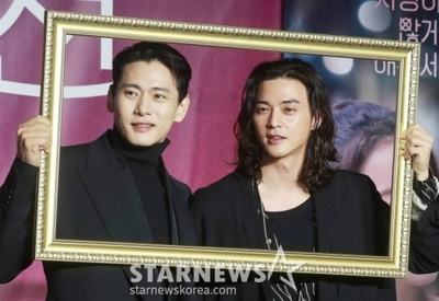 キム・ジフンとユ・テオ、息ぴたり、「恋愛大戦」制作発表会