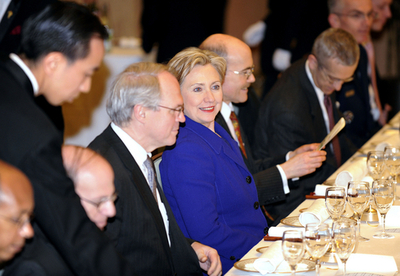 24日に日米首脳会談へ、｢同盟強化を確認｣クリントン長官