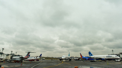 暗闇の感謝祭、米30万世帯が冬の嵐で停電