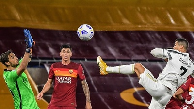 10人のユーベがローマと引き分け、ロナウドの得点で2度追いつく