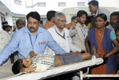 学校で水飲んだ生徒十数人が体調不良に、インド