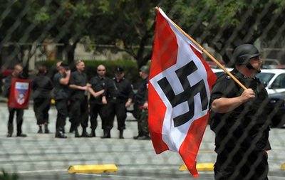 ネオナチとカウンターが衝突、2人重体 米サクラメント