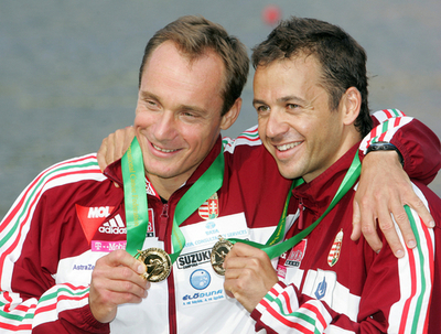 カヌーの金メダリストが五輪控え練習中に死去