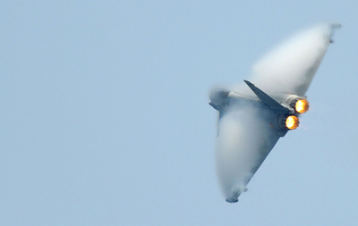 スペイン北部で航空ショー、ユーロファイターも登場