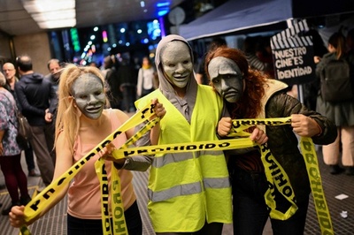 緊縮財政下のアルゼンチン、上院議員の給与170％引き上げ法案可決