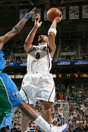 ジャズ ホームでマーベリックスを降す