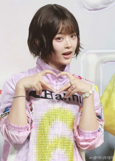 韓流NewJeansの「外国籍」メンバー、事務所との契約解除で「不法滞在者」に？