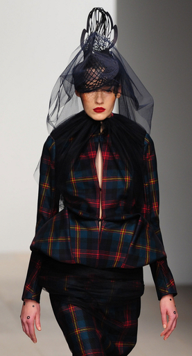 ＜12/13年秋冬ロンドンコレクション＞コリー・ニールセン