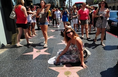 米ハリウッド名所で観光客刺殺、ホームレス撮影し「写真代」拒否