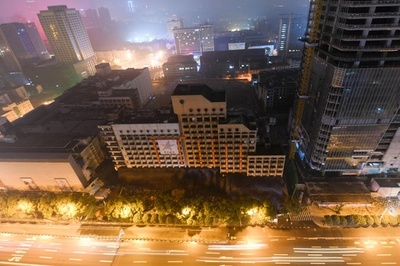 高層オフィスビルを3秒で爆破、解体 湖南・長沙市